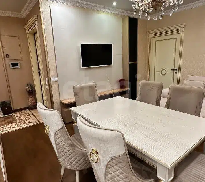 Продаётся 4-комнатная квартира, 100 м²