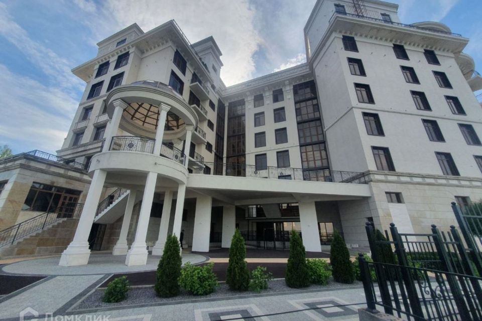Продаётся 3-комнатная квартира, 141 м²