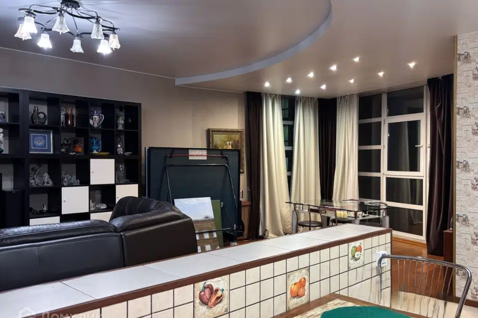 Продаётся 4-комнатная квартира, 159 м²