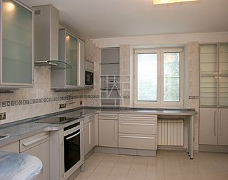 Сдаётся 5-комнатная квартира, 200 м²