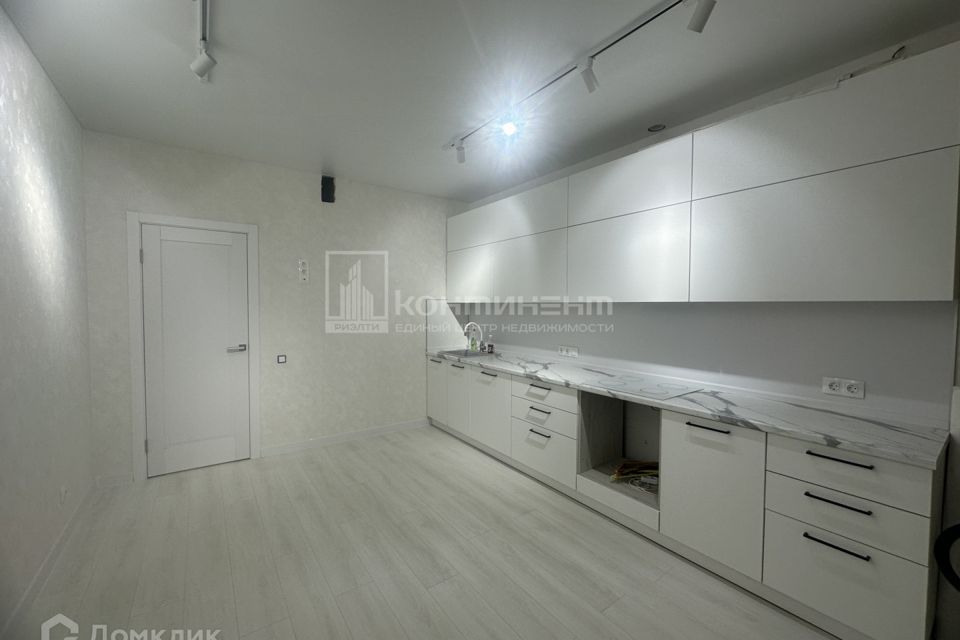 Продаётся 1-комнатная квартира, 42 м²