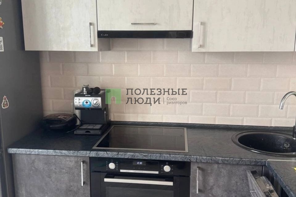 Продаётся 1-комнатная квартира, 41.7 м²