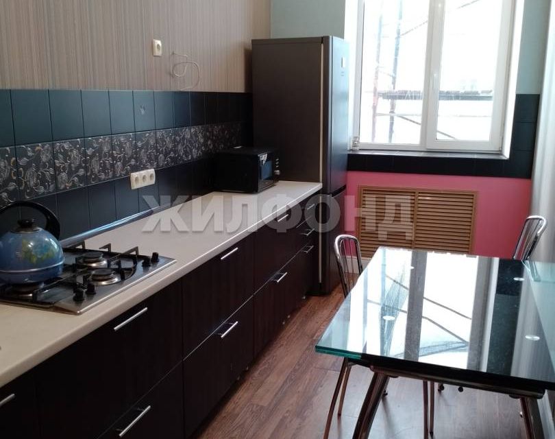 Продаётся 2-комнатная квартира, 77.4 м²