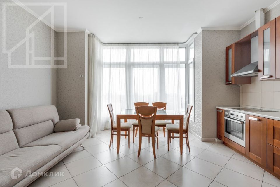 Сдаётся 2-комнатная квартира, 105 м²