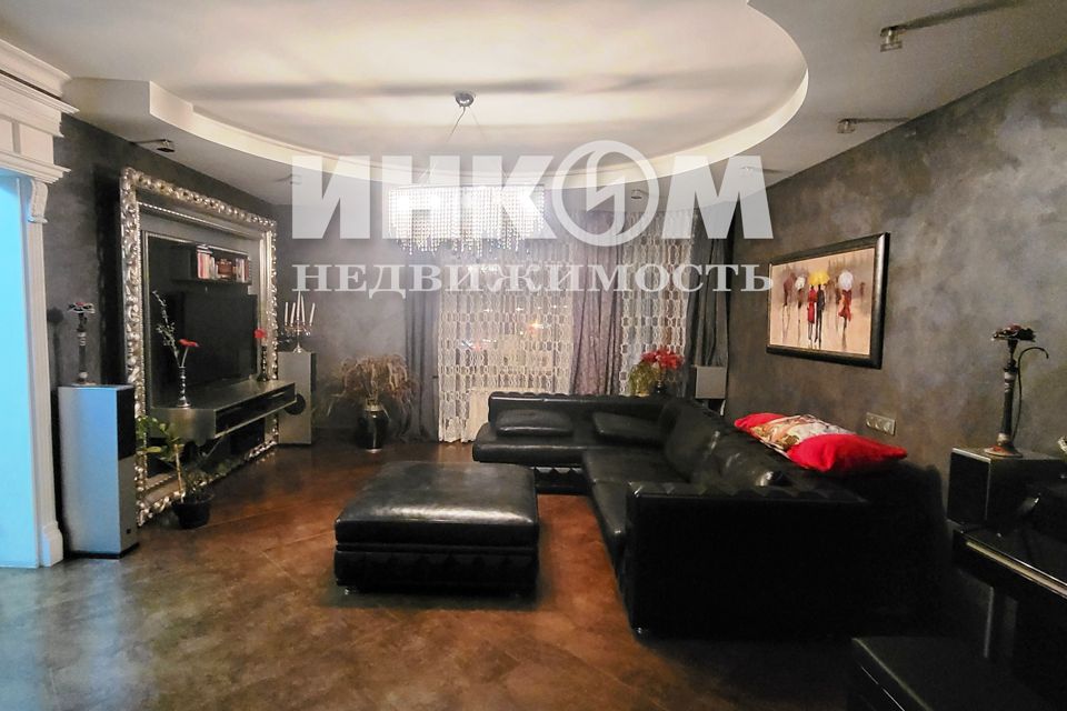 Продаётся 4-комнатная квартира, 146.5 м²