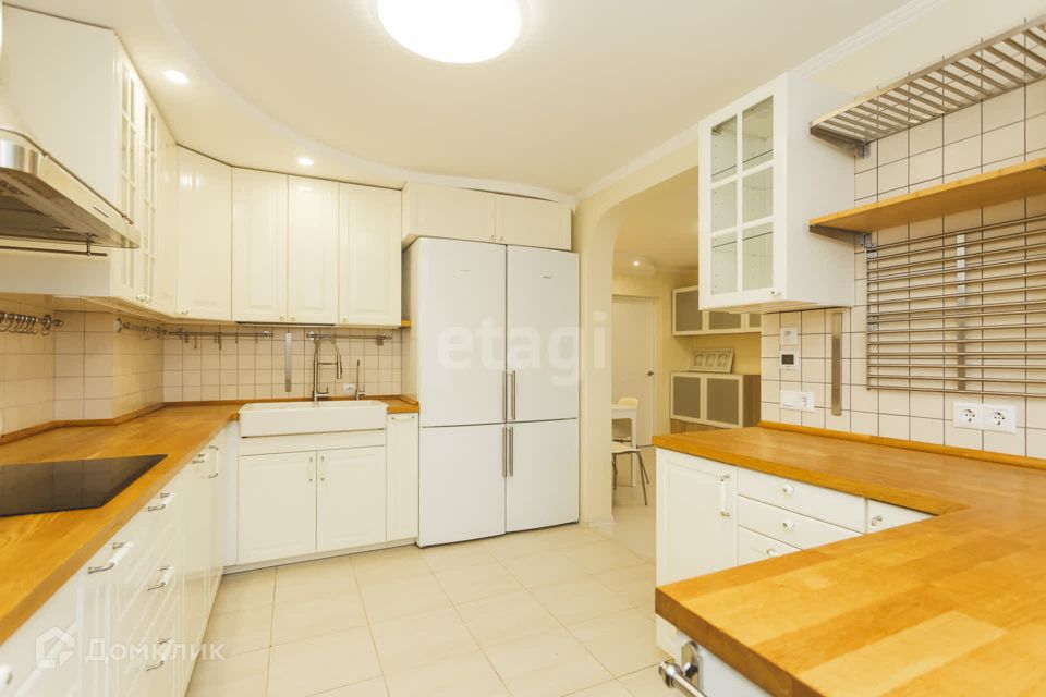 Продаётся 6-комнатная квартира, 166 м²