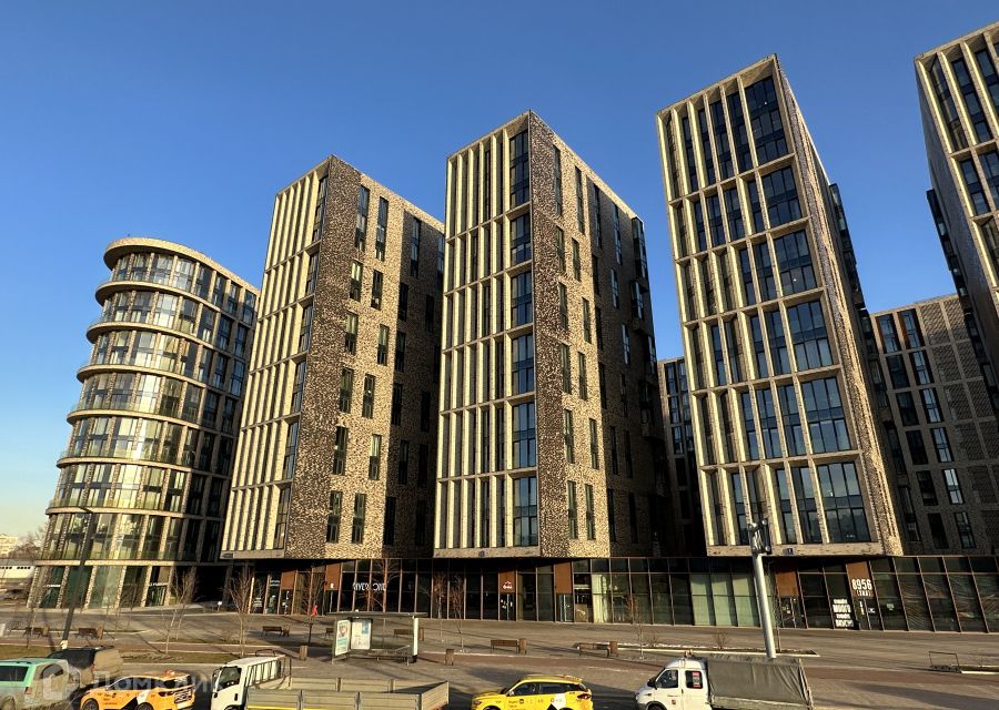 Продаётся 4-комнатная квартира, 138 м²