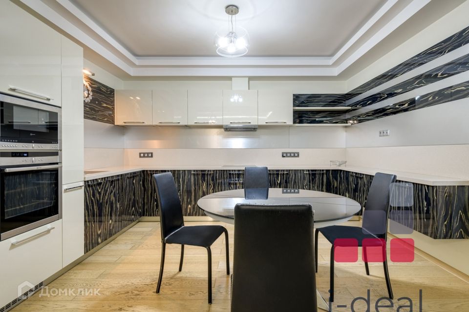 Продаётся 4-комнатная квартира, 115 м²