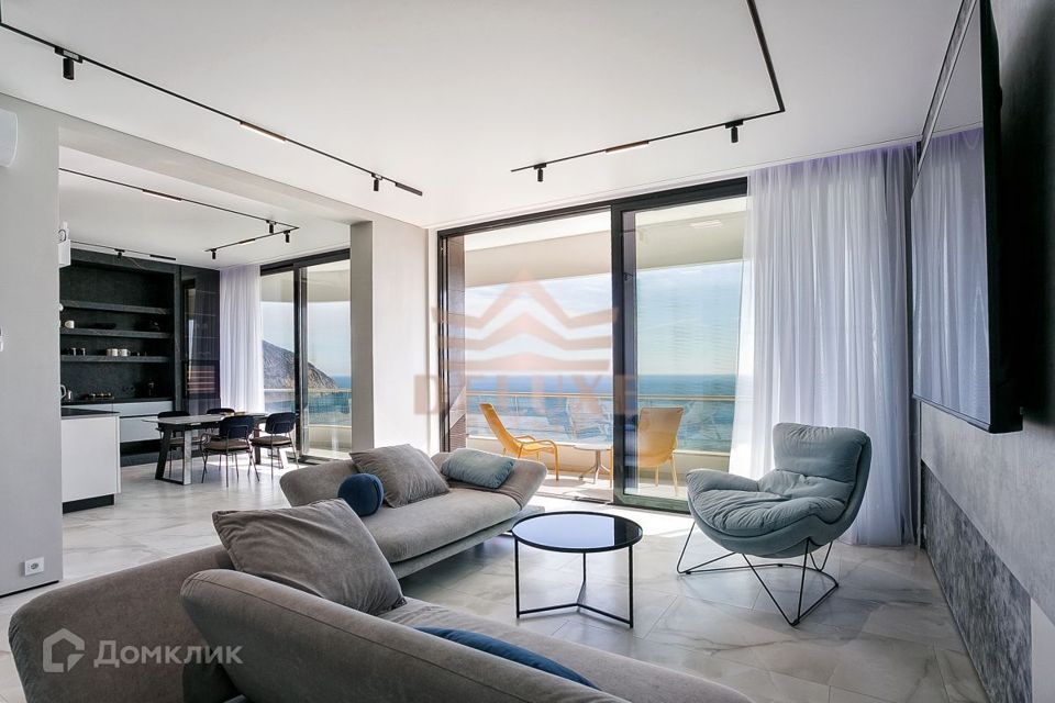 Продаётся 3-комнатная квартира, 105 м²