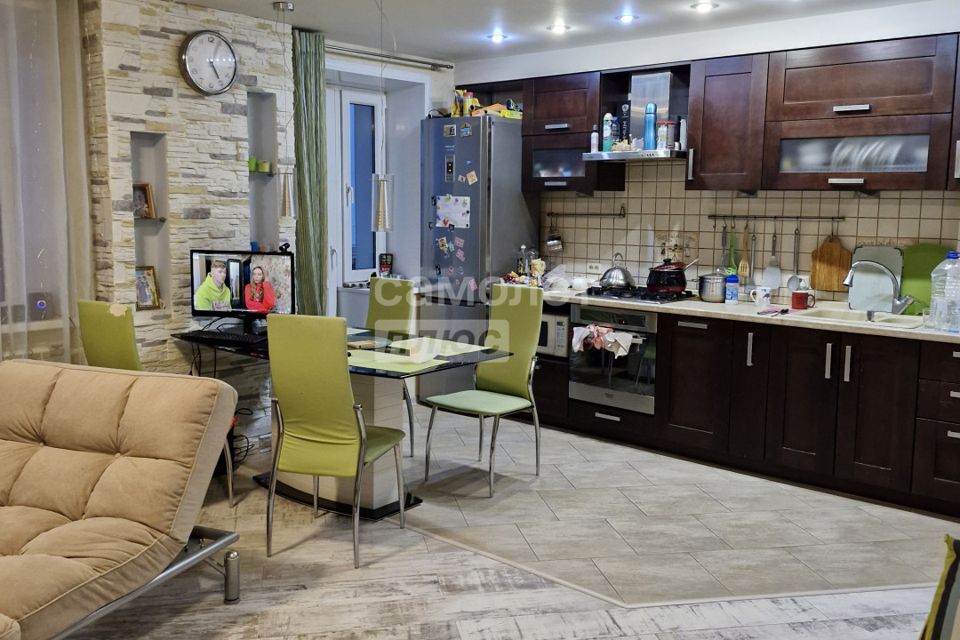 Продаётся 4-комнатная квартира, 72 м²