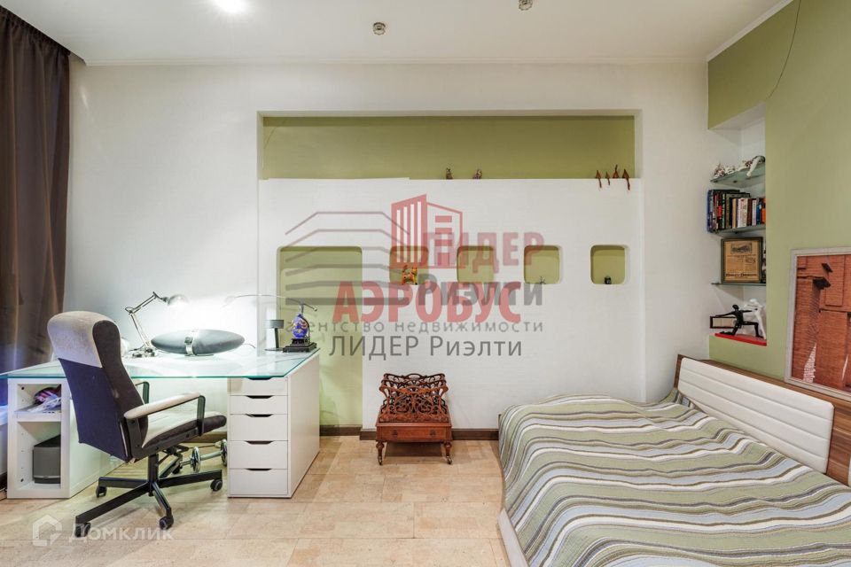 Продаётся 3-комнатная квартира, 145.5 м²