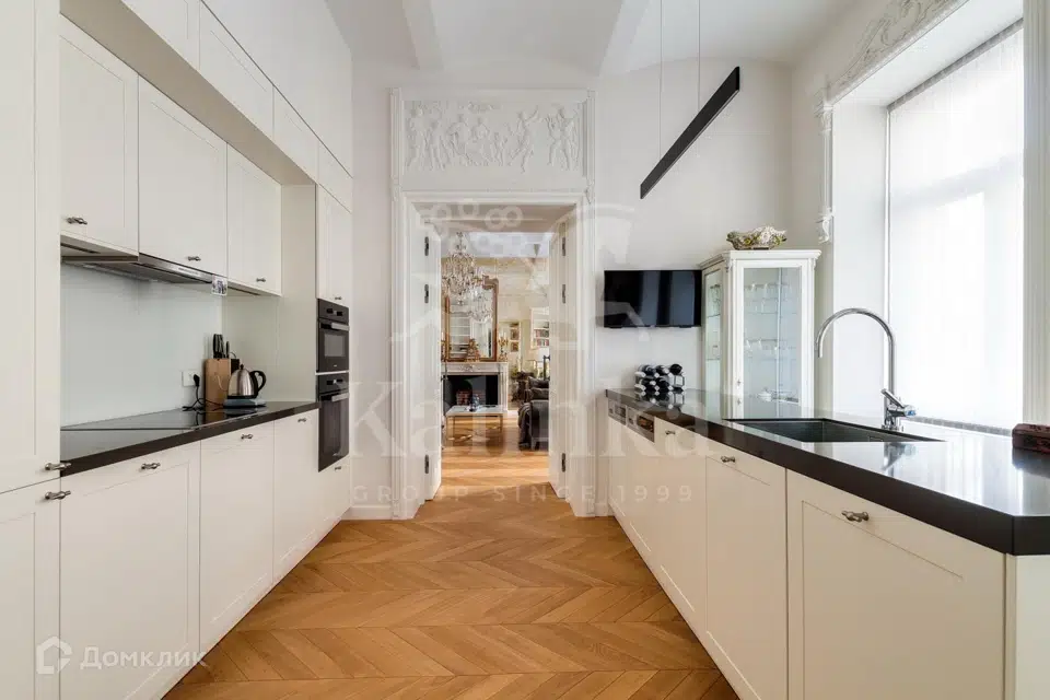 Продаётся 2-комнатная квартира, 105.8 м²