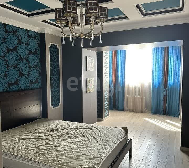 Продаётся 4-комнатная квартира, 137.6 м²