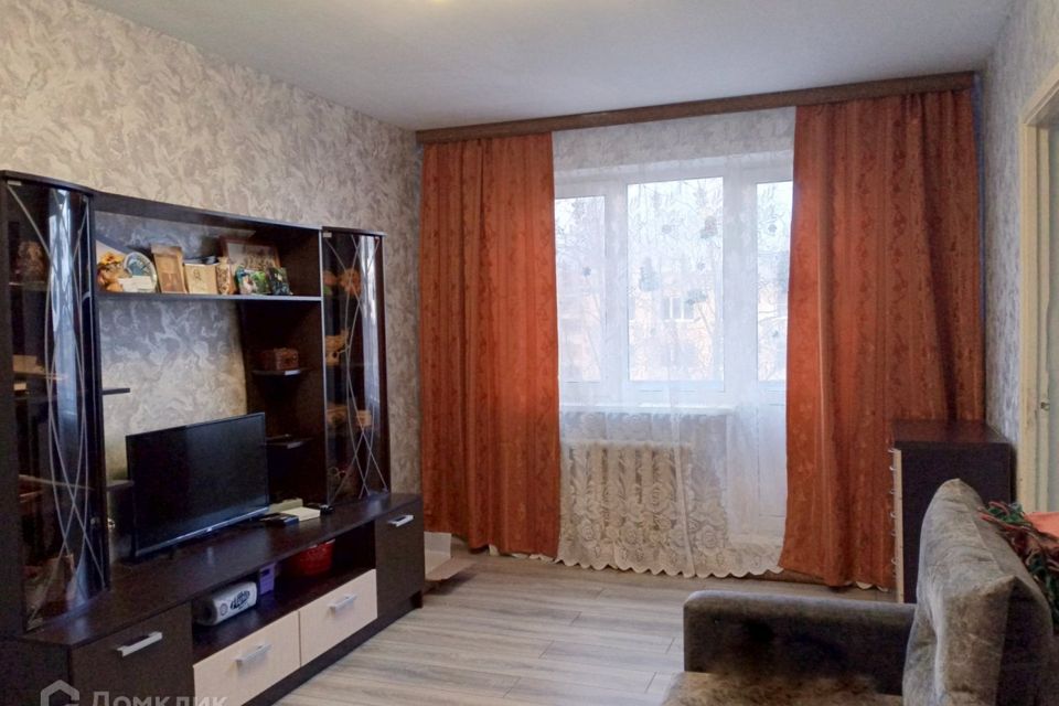 Продаётся 3-комнатная квартира, 48.6 м²