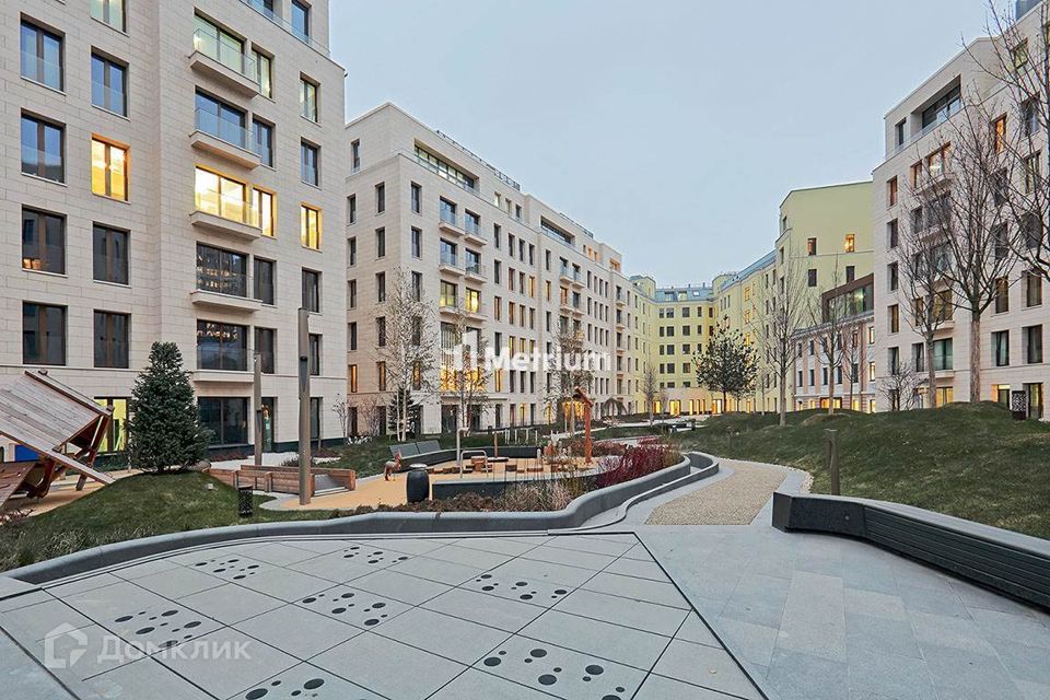 Продаётся 5-комнатная квартира, 236 м²