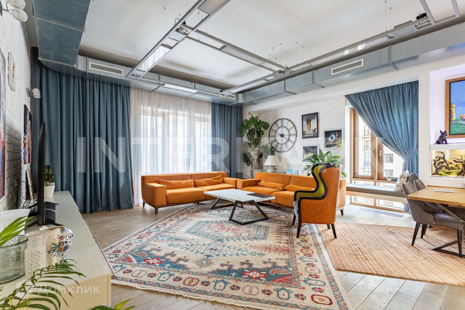 Продаётся 4-комнатная квартира, 172 м²