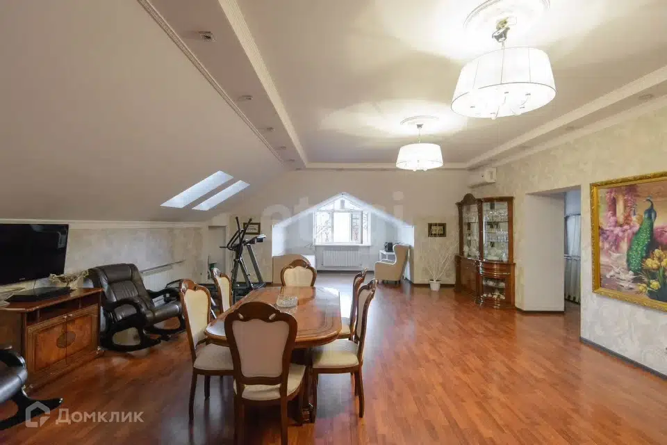 Продаётся 3-этажный дом, 540 м²