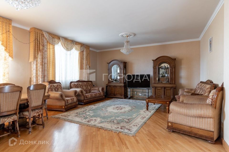 Продаётся 4-комнатная квартира, 185 м²
