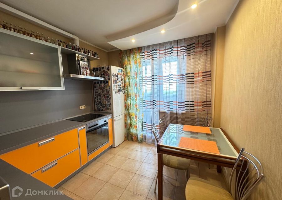 Продаётся 1-комнатная квартира, 42 м²