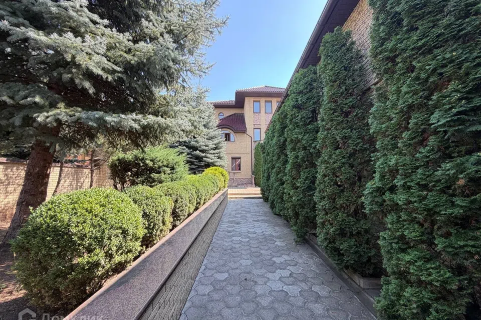 Продаётся 3-этажный дом, 360 м²