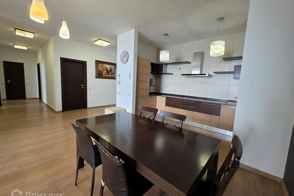 Сдаётся 3-комнатная квартира, 145 м²