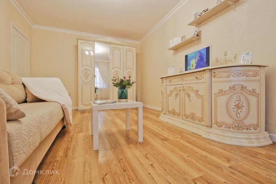 Продаётся 1-комнатная квартира, 42 м²