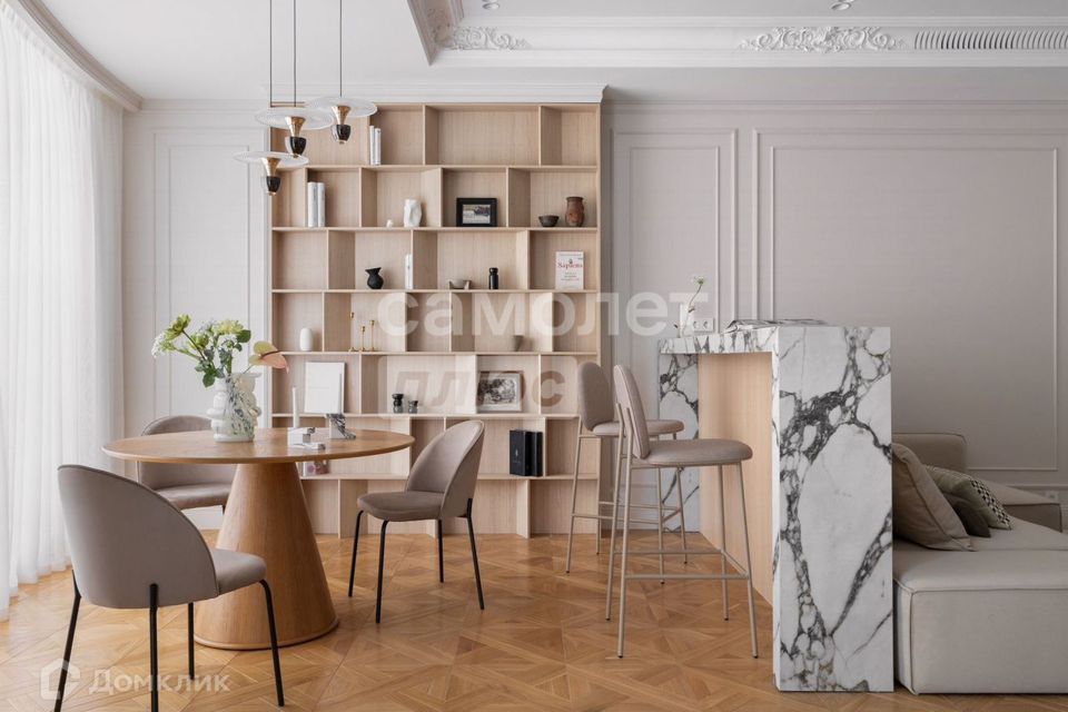 Продаётся 4-комнатная квартира, 135.8 м²