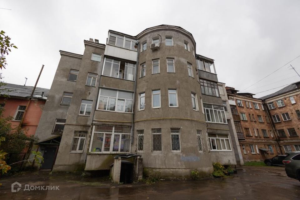 Продаётся 6-комнатная квартира, 180.3 м²
