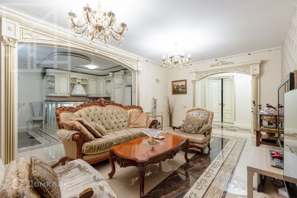 Сдаётся 5-комнатная квартира, 211 м²