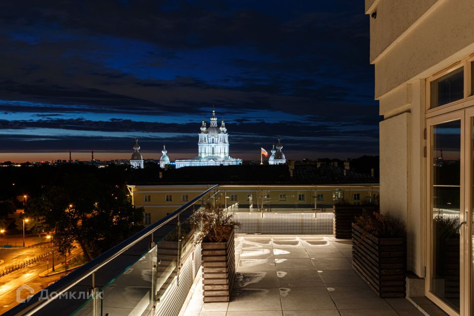 Продаётся 3-комнатная квартира, 227 м²
