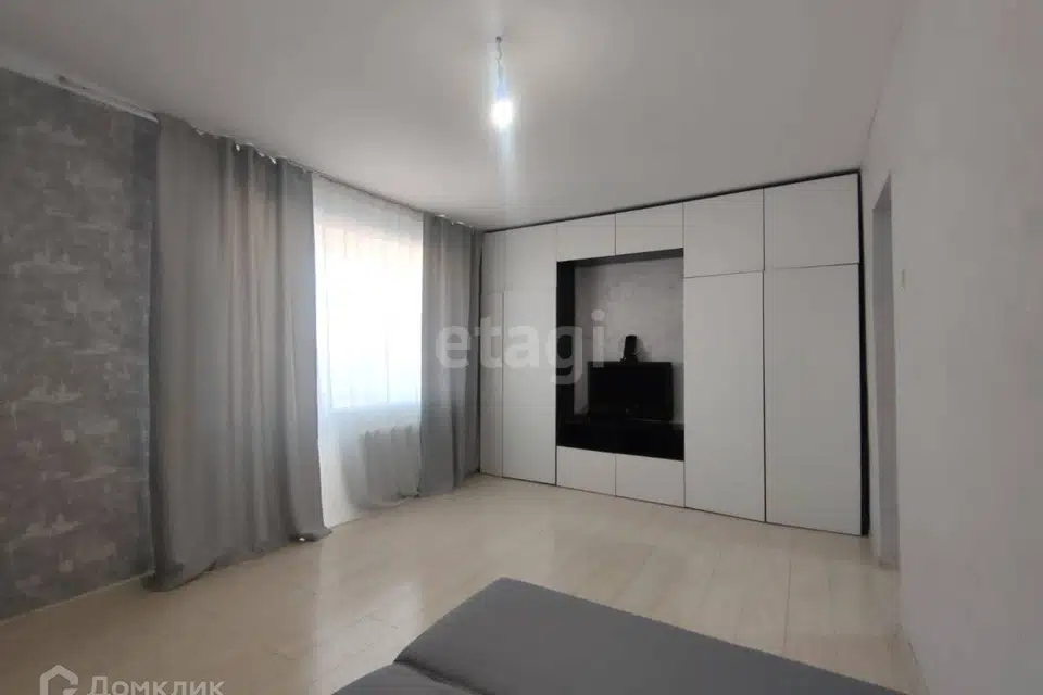 Продаётся 4-комнатная квартира, 70.9 м²