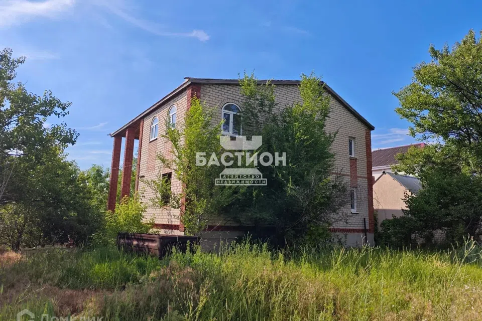 Продаётся 3-этажный дом, 304 м²