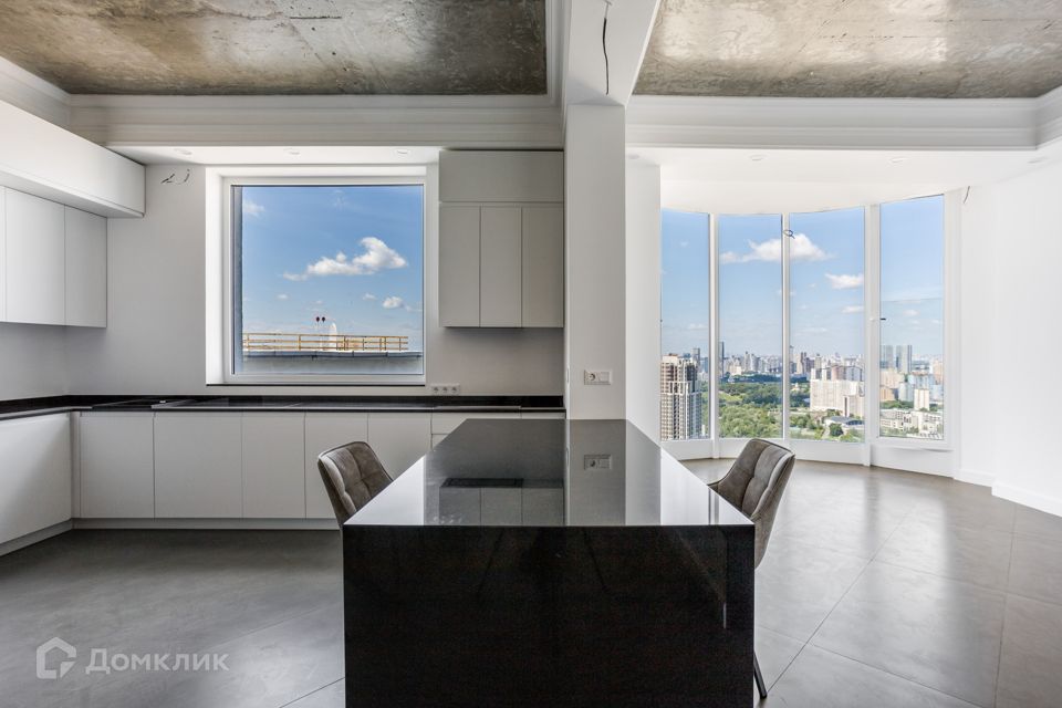 Продаётся 5-комнатная квартира, 190 м²
