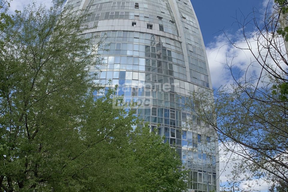 Продаётся 3-комнатная квартира, 167 м²