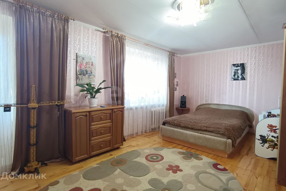 Продаётся 4-комнатная квартира, 129.8 м²