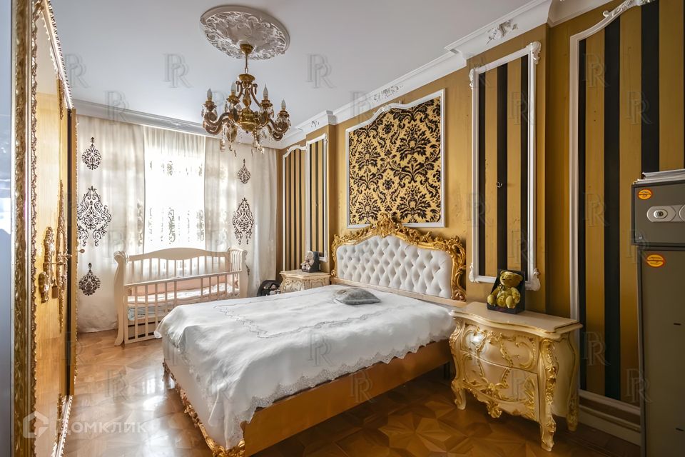 Продаётся 4-комнатная квартира, 140 м²