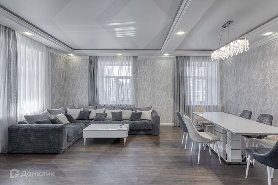 Сдаётся 4-комнатная квартира, 135 м²