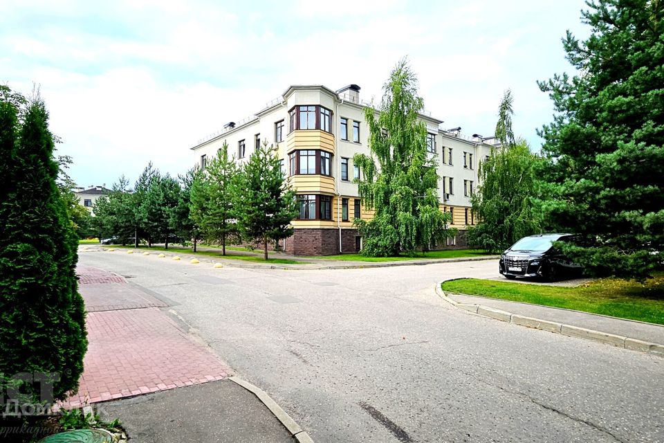 Продаётся 3-комнатная квартира, 108.2 м²