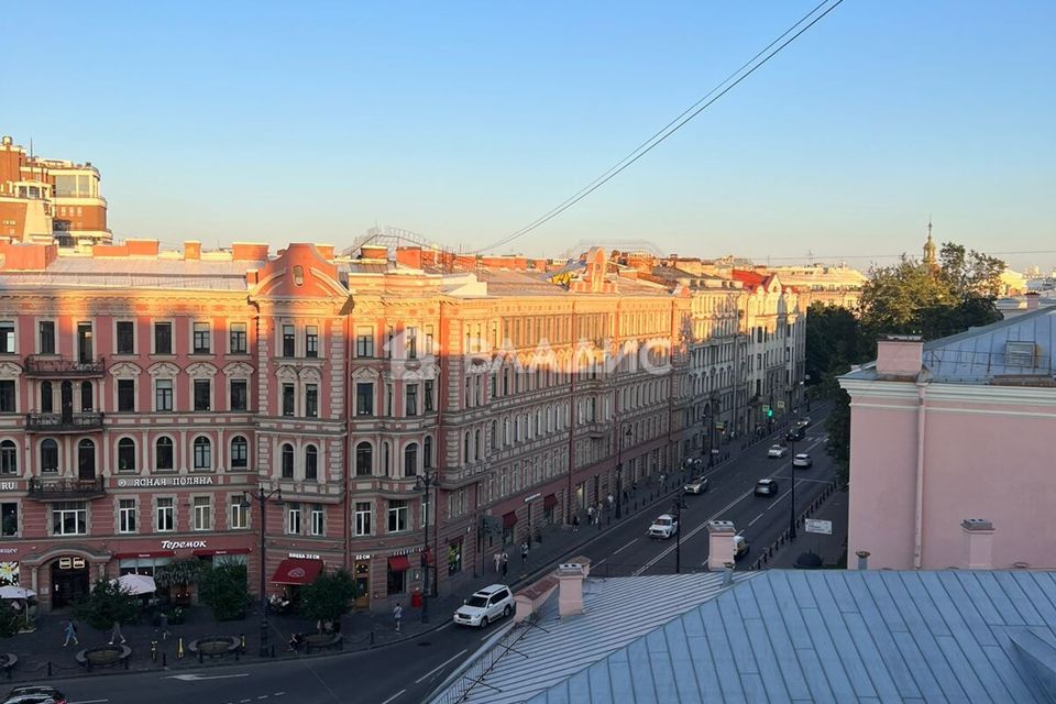 Продаётся комната в 8-комн. квартире, 255 м²