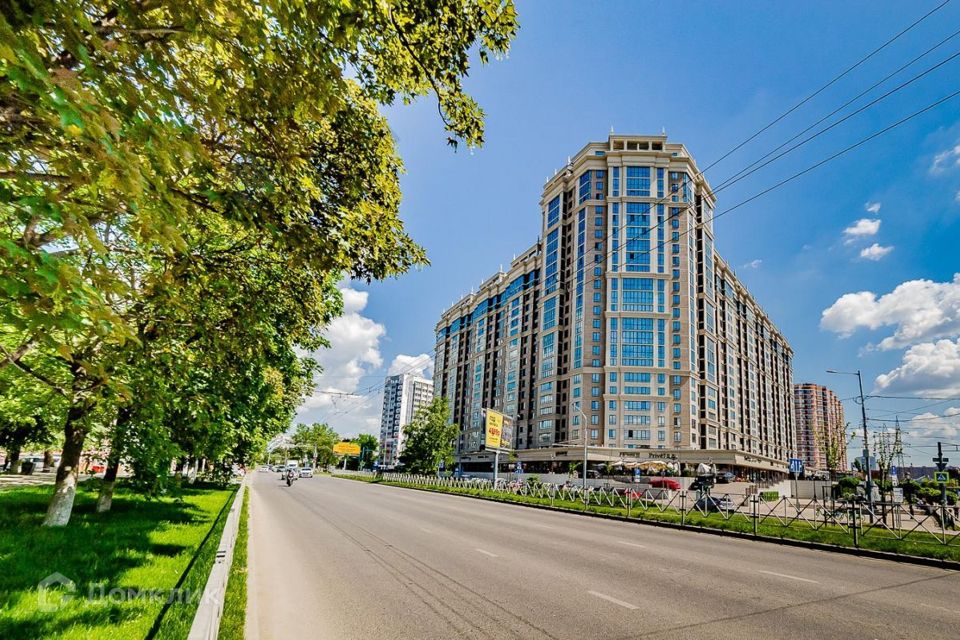 Продаётся 3-комнатная квартира, 132.7 м²