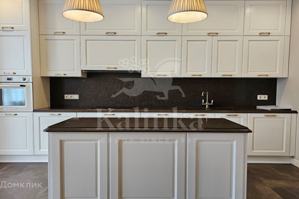 Продаётся 3-комнатная квартира, 105 м²