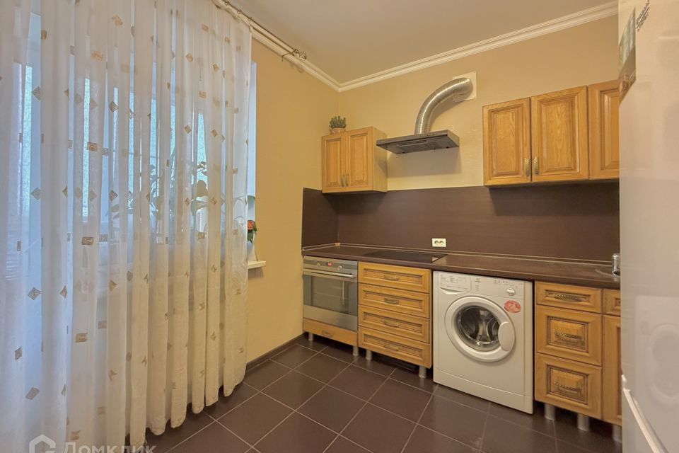 Продаётся 1-комнатная квартира, 42 м²