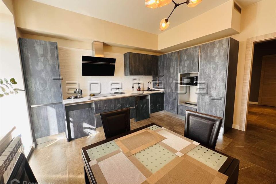 Продаётся 3-комнатная квартира, 109.8 м²