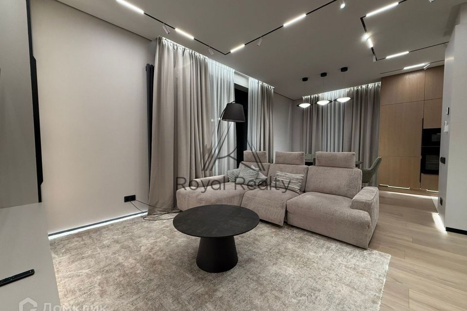 Сдаётся 4-комнатная квартира, 130 м²