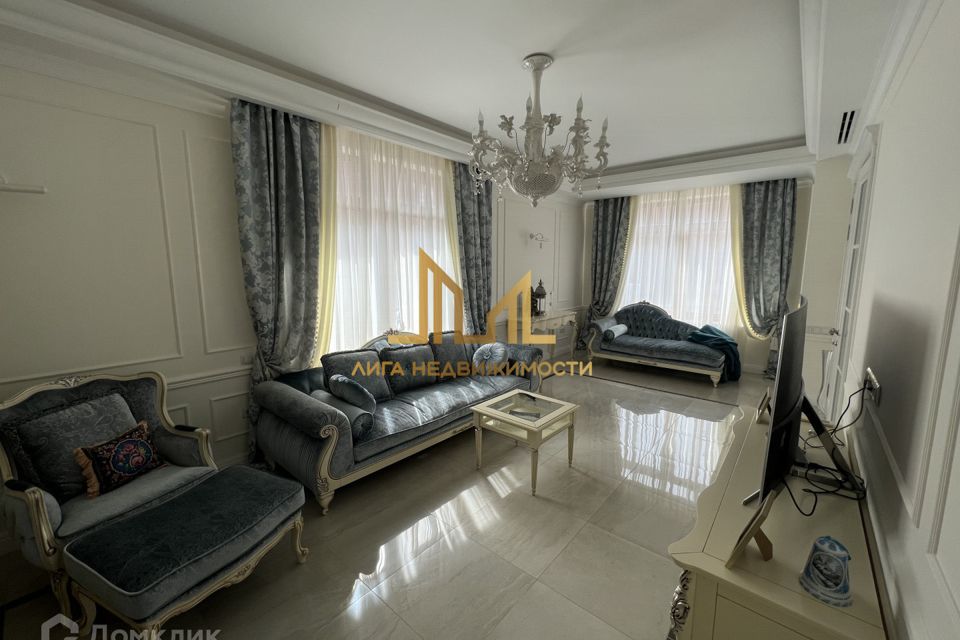 Продаётся 5-комнатная квартира, 327.9 м²