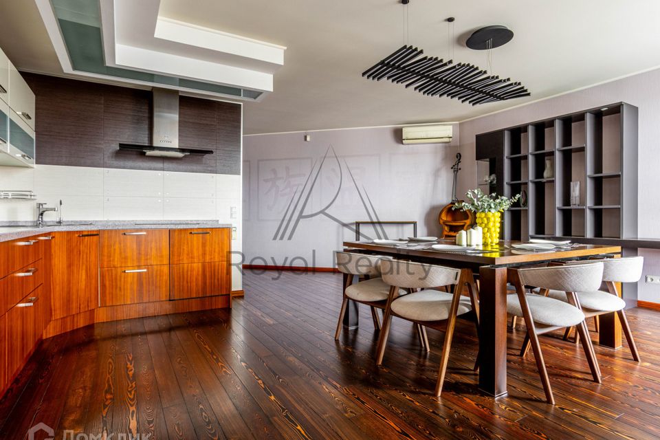 Сдаётся 4-комнатная квартира, 185 м²
