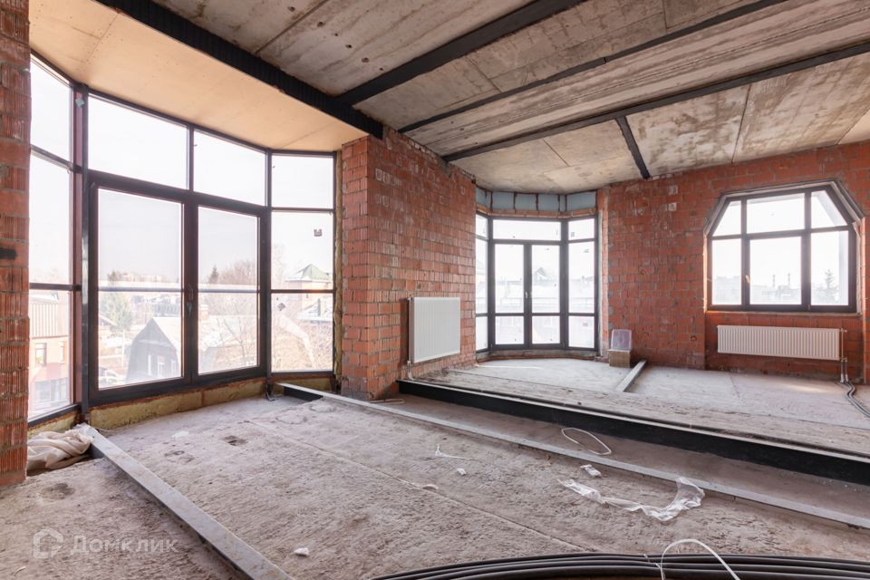 Продаётся 4-комнатная квартира, 173 м²