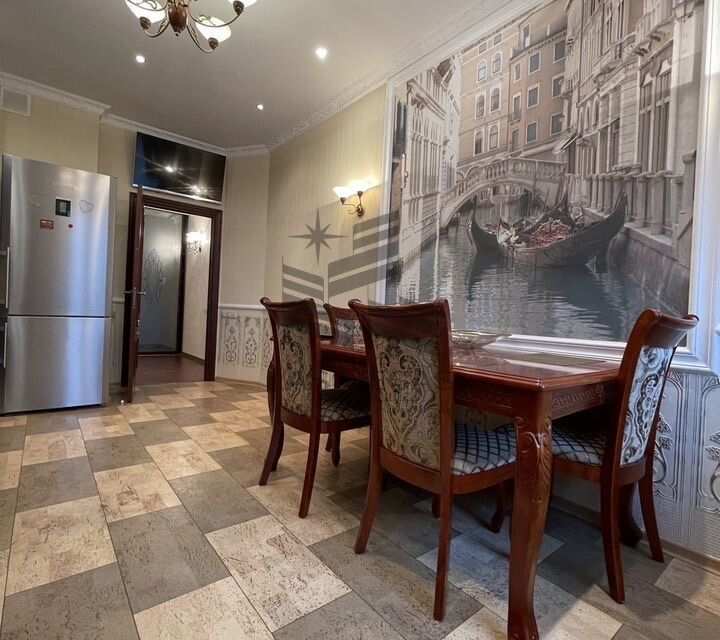 Сдаётся 2-комнатная квартира, 81 м²