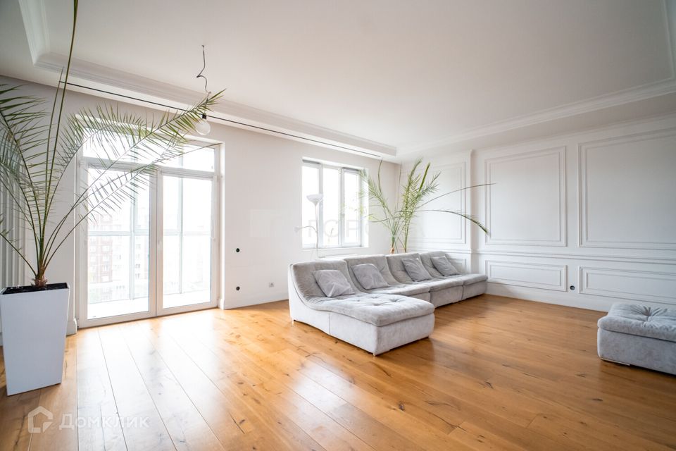 Продаётся 4-комнатная квартира, 146 м²