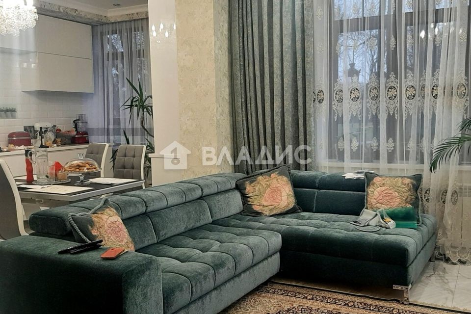 Продаётся 3-комнатная квартира, 110 м²